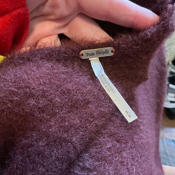 Free People Lofty Songbird Fuzzy V-Neck Sweater in Wine Red – Size S - Picture 8 of 10